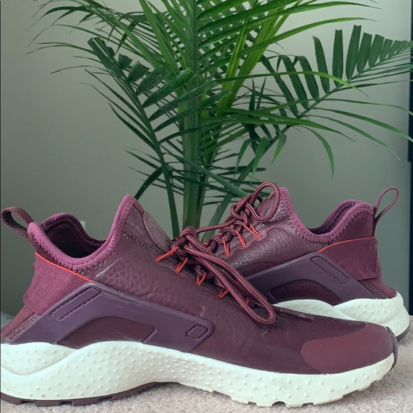 Nike Shoes - Maroon Nike Huaraches